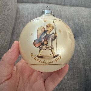 Schmid Berta Hummel 1982 vintage Christmas ornament